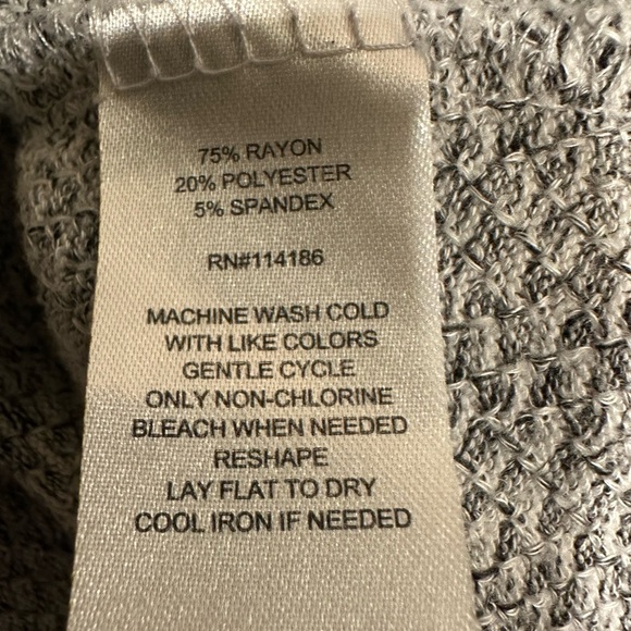 Peyton Primrose Gray Houndstooth Knit Sweater - Picture 3 of 7